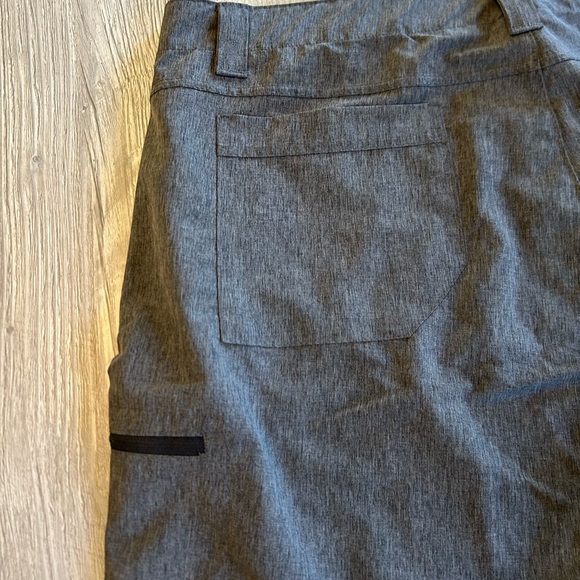 NWT ZeroXposur Sz 40 Slate Gray Stretch Travel Shorts - Flat Front - Zip Pocket - Picture 7 of 15